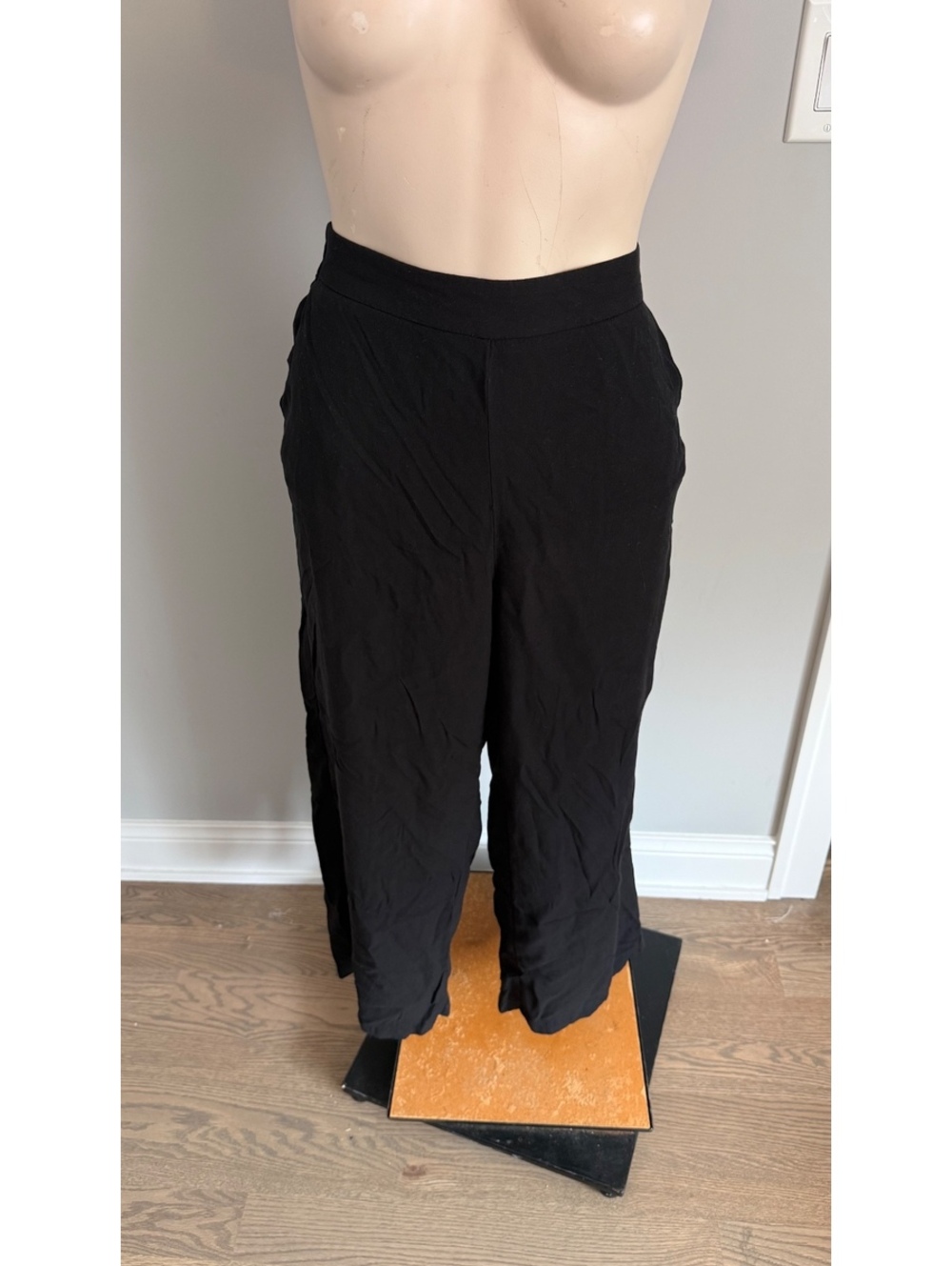Petal + Pup Black Rayon Casual Pants - Size M